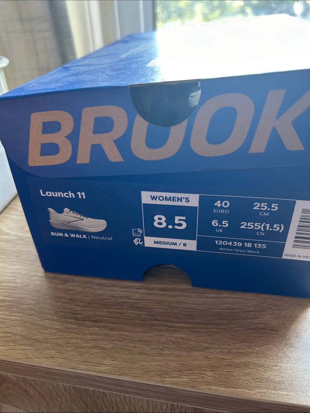 Brooks Launch 11 Running Shoes - White with Gum Sole - Picture 10 of 10